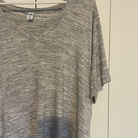Old Navy Luxe Marble Gray Short Sleeve V-Neck Tee - Picture 2 of 5